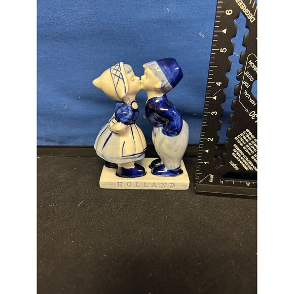 Vintage Dutch Kissing Couple Figurine Blue & White Ceramic Holland Decor 4.5" Ta - Picture 2 of 5